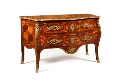 null Chest of drawers in marquetry of rosewood and amaranth in frames of violet wood,...