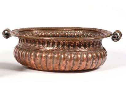 null Large oval-shaped copper cooler with gadroon decoration and frieze of eggs,...
