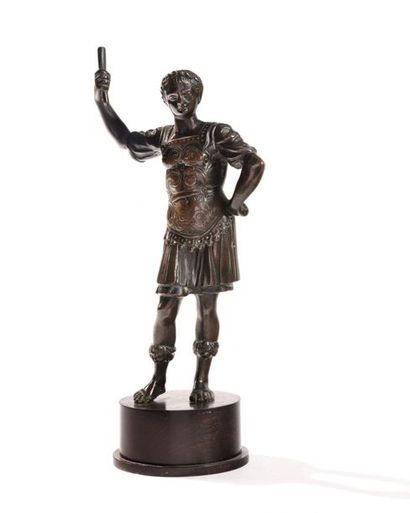 null École italienne du XVIIIème siècle Cesar imperator Statuette en bronze à patine...