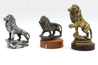 Trois mascottes Lion Peugeot 
- Lion attribué...