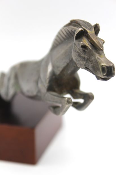 null Casimir BRAU ( XXth)

Art Deco Horse

Mascot signed C.Brau. Silver bronze. Mounted...