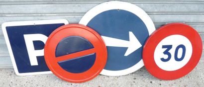 null Lot de 4 panneaux de signalisation; 

Plate enamelled Set of 4 signs single...