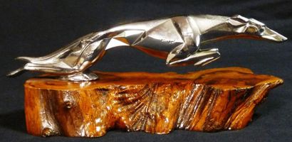null Lévrier, France 1925-1930, Bronze Chromé, (coupé à l'embase) haut 55 mm, long...