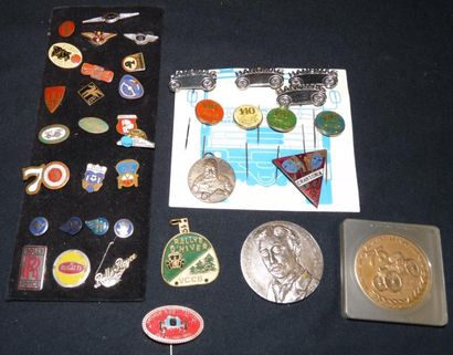 null Lot de diverses médailles, insignes et broches 

Medals, badges and pins