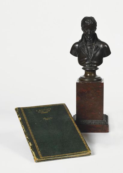 null THE FIRST CONSUL BONAPARTE Bust in patinated bronze on pedestal. Rectangular...