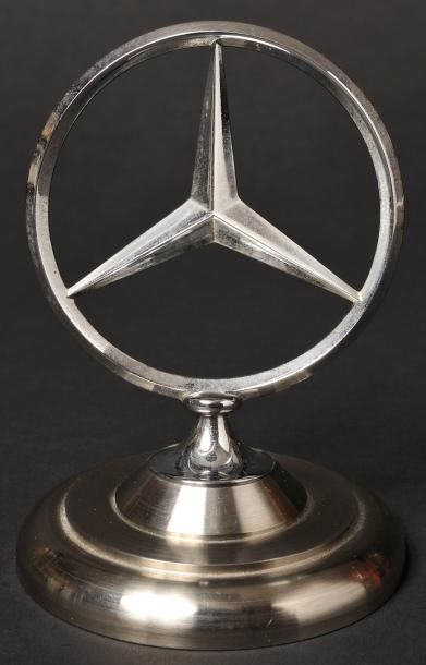 MERCEDES BENZ Insigne représentant l'étoile de Daimler6Benz (la terre, la mer et...