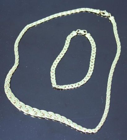 null PARURE composée d'un bracelet et d'un collier en or jaune 18k à mailles plates...