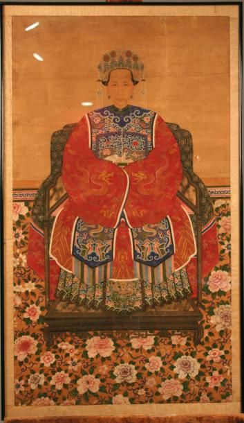 CHINE PORTRAIT d'ANCÊTRE: Femme assise sur un trône Gouache sur papier Epoque Qinq...