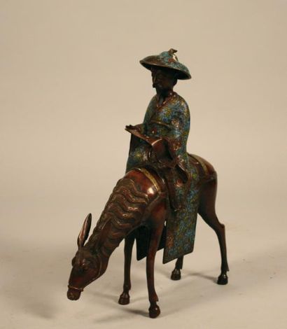 JAPON STATUETTE de koba sur un âne en bronze à décor d'émaux cloisonnés. Circa 1900...