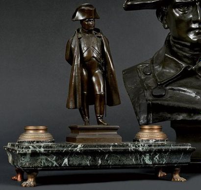 null « L'Empereur Napoléon Ier en pied. » Bronze à patine médaille sur socle marqué...