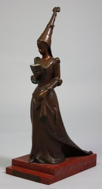 MUCHA? Chatelaine du XIV siècle Statuette en bronze Signé sur le bronze Socle en...