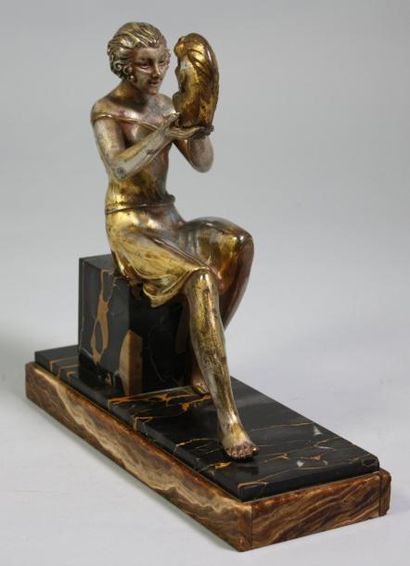J. DAUVERGNE Femme à l'écureuil Groupe en bronze argent. Socle en marbrede deux tons...