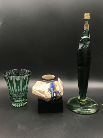 ANTOINE DUBOIS (1869-1949) ANTOINE DUBOIS (1869-1949)

Vase Art Déco en céramique...