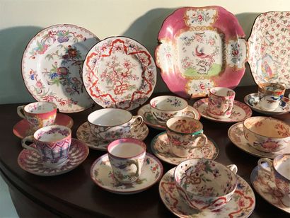 null Collection de TASSES, sous tasses, assiettes en porcelaine anglaise ancienne,...