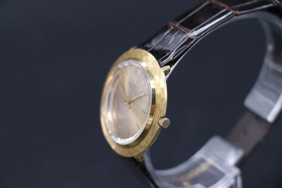  UNIVERSAL Discovolante ref. 142115/02 vers 1960 Rare montre bracelet de dame en...
