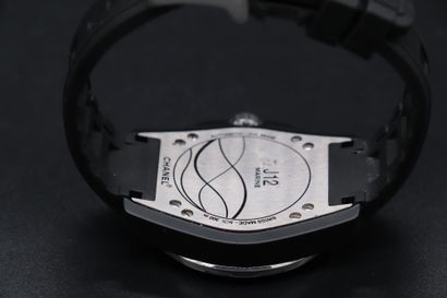 null CHANEL « J12 Marine » - Montre de plongée en céramique noir mat sur bracelet...