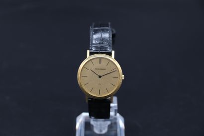 null Jaeger-LeCoultre in 18K yellow gold, Swiss of the 1980s, leather strap and signed...