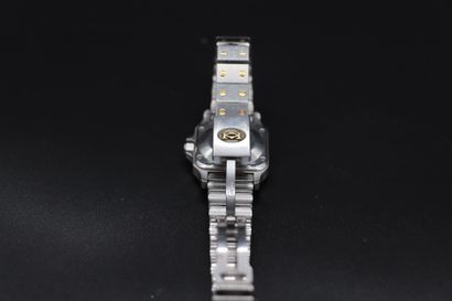  CARTIER Santos Circa 1990. Serial number: 090276382. Ladies' Cartier bracelet watch...