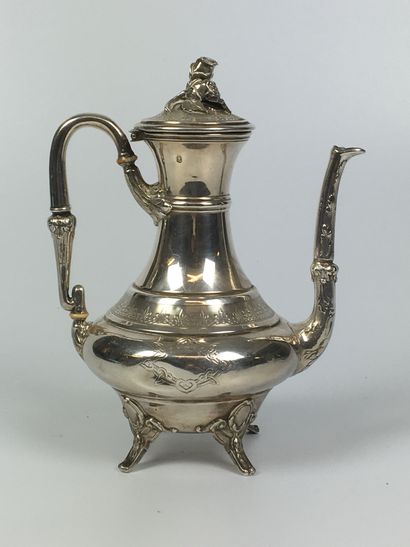 null Silver teapot with quadripod base, the button-fristles. Minerva punch Weight:...