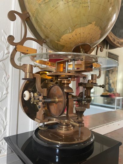 null Cosmographic PENDULE of Mouret End of the 19th century. Important bronze and...
