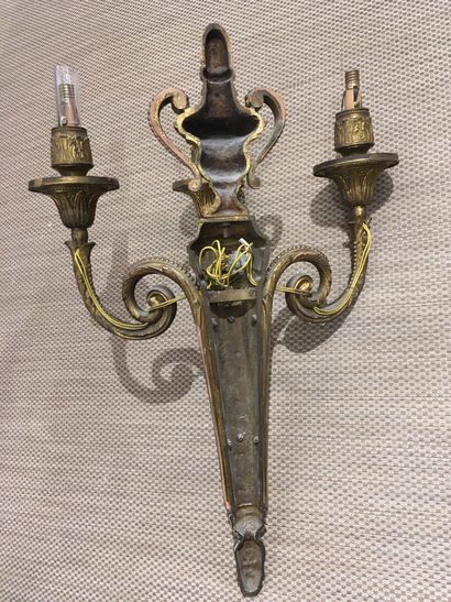 null PAIR OF Gilt and chased bronze sconces with three light arms, Louis XVI style....