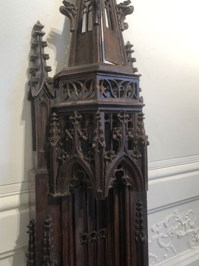 null Important carved oak NICHE with neo-gothic decoration Late 19th century Height:...