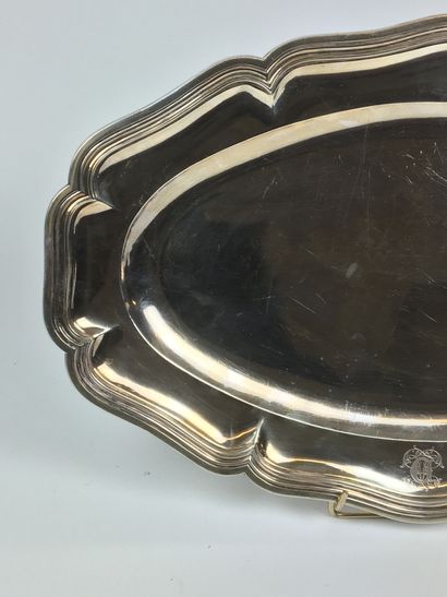 null Oval silver platter with a moving and encrypted outline. Hallmark Minerve Master...