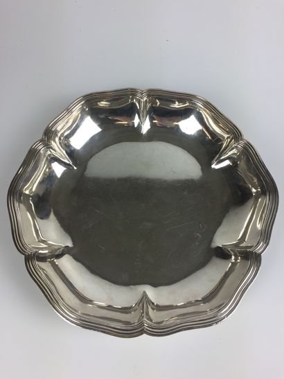 null Round plain silver bowl with contoured edges, six points, underlined by a fillet...