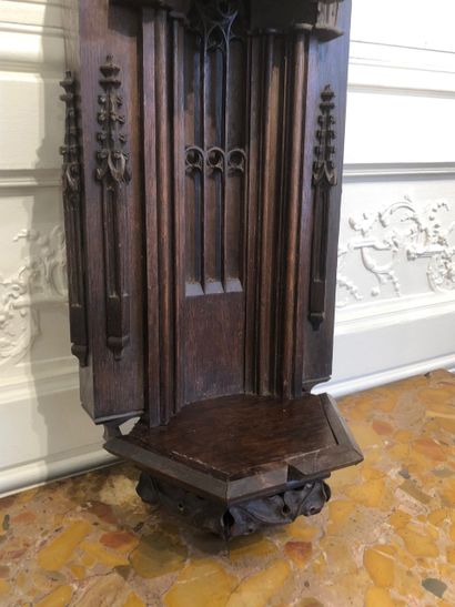 null Important carved oak NICHE with neo-gothic decoration Late 19th century Height:...