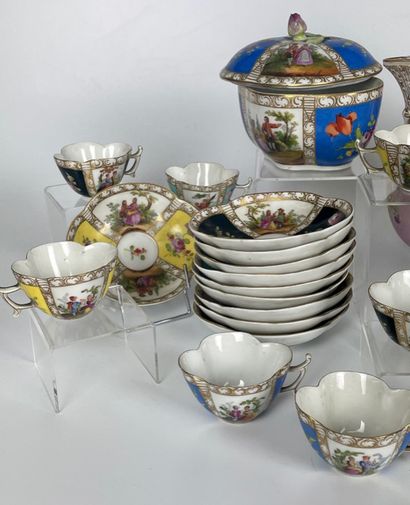 null MEISSEN (dans le gout de) Service à café en porcelaine polychrome à décors émaillés...