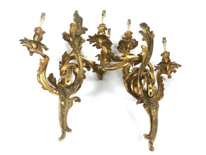 null Pair of ormolu and chiselled bronze sconces with three moving and foliated light...
