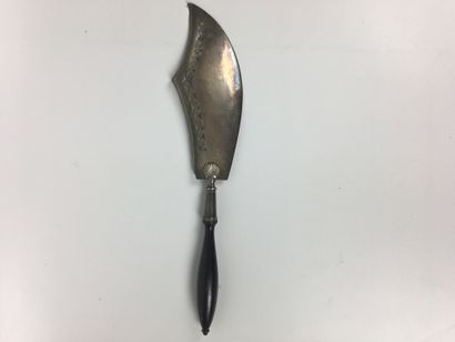 null SILVER FISH PEEL with ebony handle. Cock punch 1st title Long: 37 cm gross weight:...