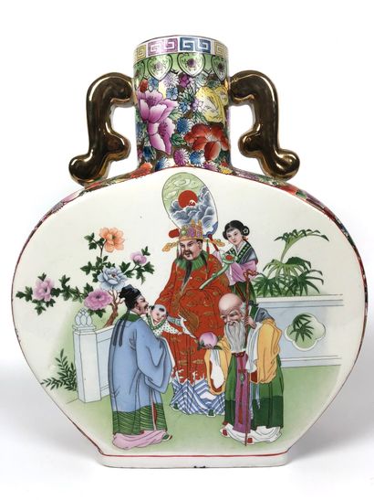 null CHINA Large enamelled porcelain flask decorated with a palace scene in a floral...