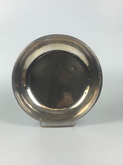 Hollow flat silver plate with circular moulded...