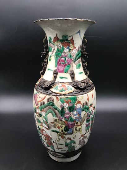 null VASE in Nanking porcelain

character-driven

Grain at the collar

H. 44 cm