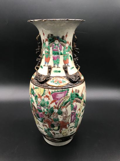 null VASE in Nanking porcelain

character-driven

Grain at the collar

H. 44 cm