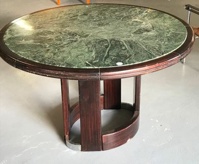 null TABLE ronde sur pietement ovale à plateau de marbre vert.

H. 73 Diam. 119 cm

Ecailles...