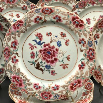 null COMPAGNIE DES INDES

Suite de 12 assiettes en porcelaine à décor émaillé de...