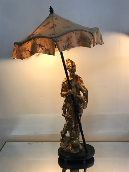 null Paire de LAMPES, couple de personnages à l'ombrelle dans le goût du Japon en...