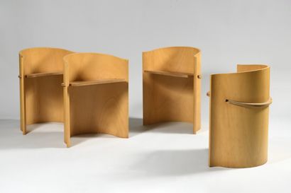  TRAVAIL SCANDINAVE DES ANNEES 1960 Suite de quatre fauteuils en lames de contreplaqué...