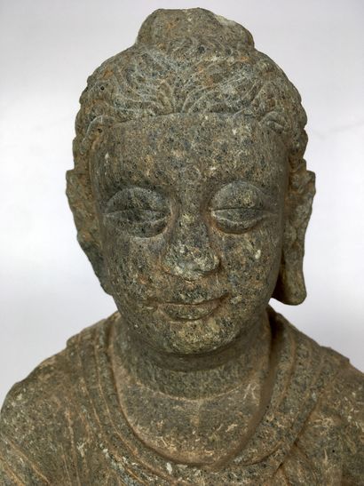 null Torse de BOUDDHA en schiste Gandhara, Ier / Ve siècle Haut. 25 cm