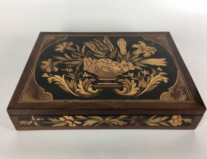 Large rectangular BOX in veneer and marquetry...
