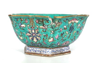 null CHINA Hexagonal porcelain bowl on turquoise find pedestal decorated with enamels...