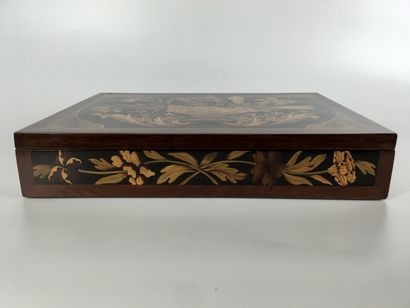 null Large rectangular BOX in veneer and marquetry with floral decoration in the...