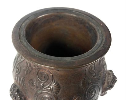 null BARBEDIAN Vase of ovoid shape in bronze with brown patina nuanced with chiselled...