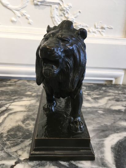 null Alfred BARYE (1839-1882) Walking Lion Bronze with shaded brown-green patina...