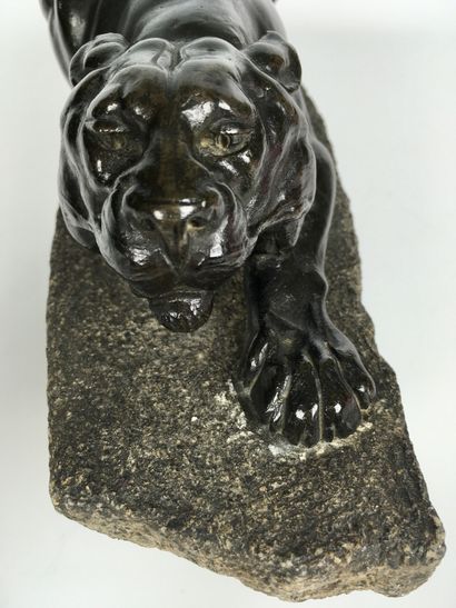 null Léon BUREAU (1866-1906) Panther on the lookout Bronze with brown patina Granite...