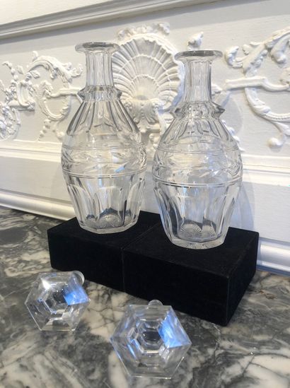 null 
SERVICE PART of cut crystal glasses comprising : 

- 9 water glasses (gin)

-...