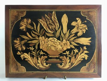 null Large rectangular BOX in veneer and marquetry with floral decoration in the...