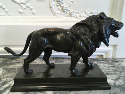 null Alfred BARYE (1839-1882) Walking Lion Bronze with shaded brown-green patina...